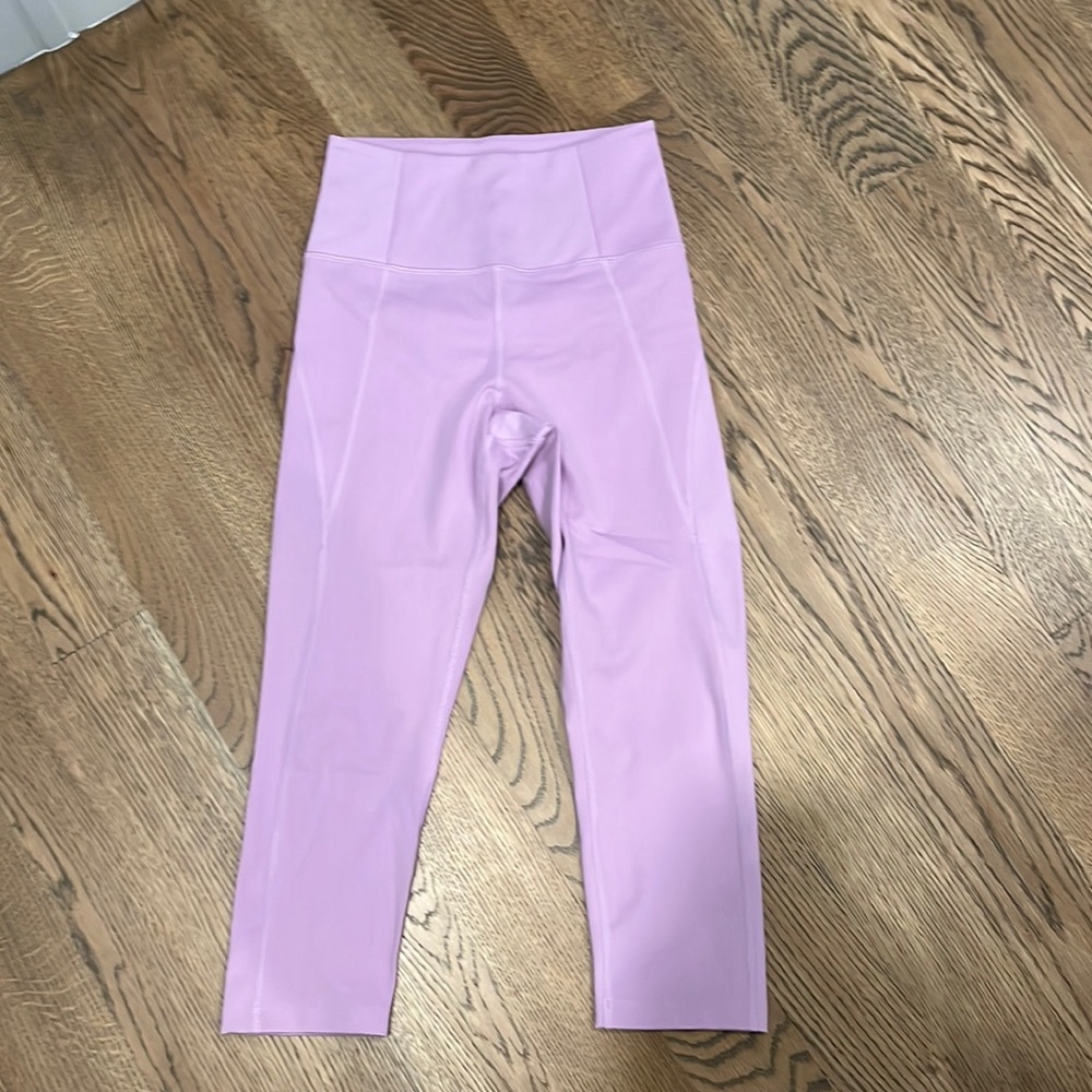 Girlfriend Collective XS Lilac 3/4 Capri Leggings